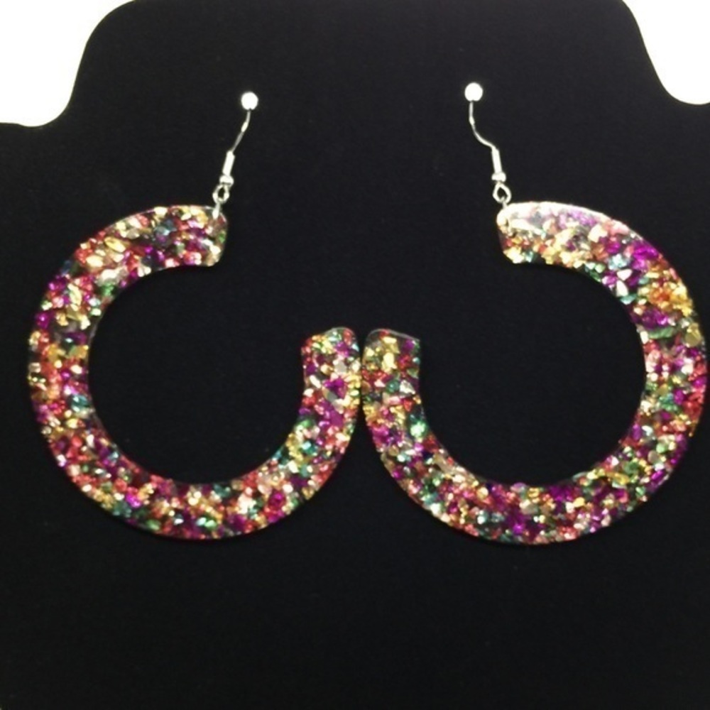 Custom made earrings 😍